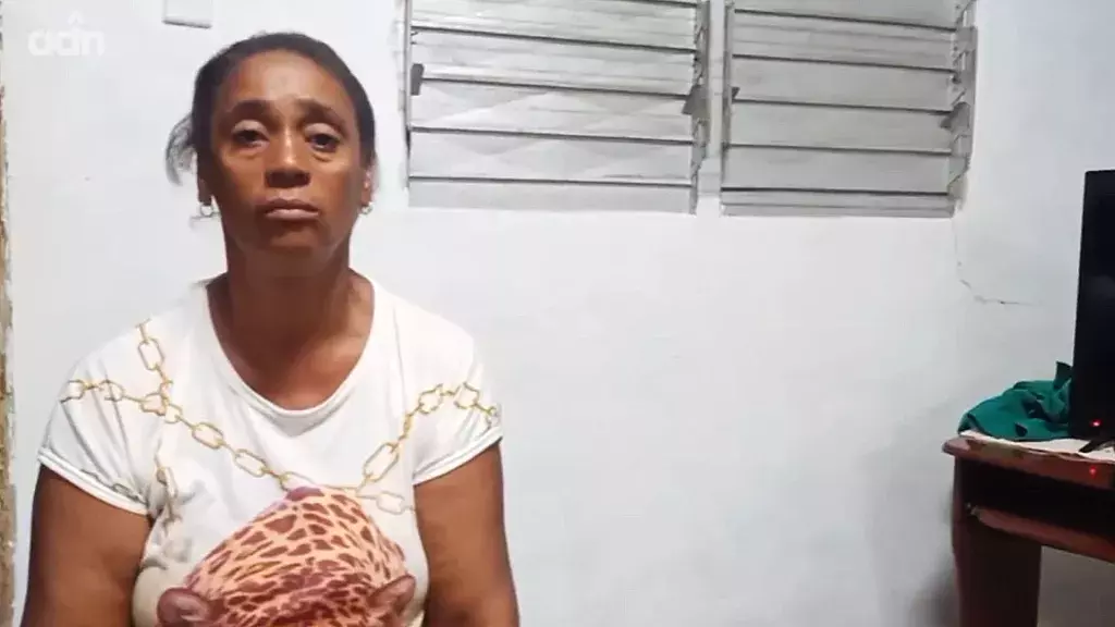 Cubana es maltratada a pesar de tener a su madre enferma.