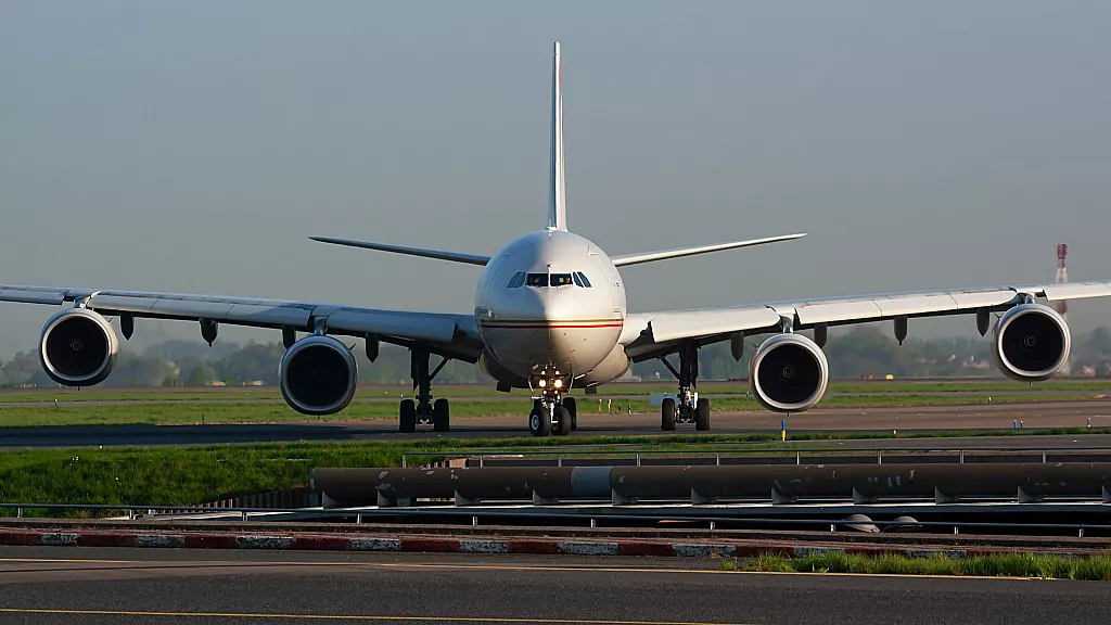 Avión con destino a Nicaragua varado en Francia por sospecha de trata de personas