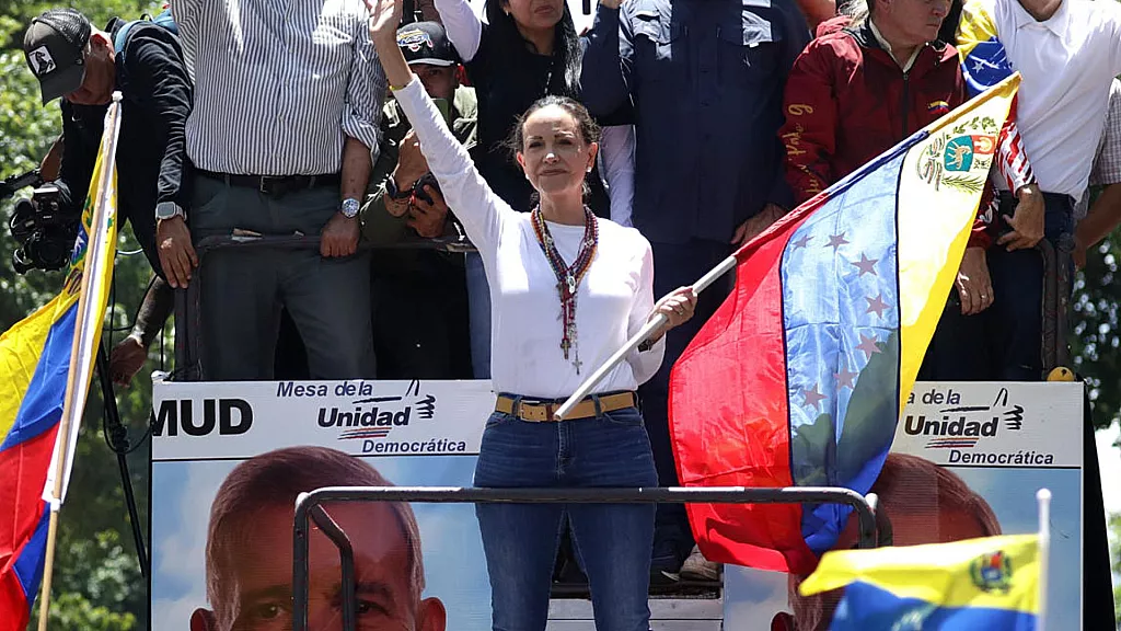 María Corina Machado dice que permanecerá en Venezuela y convoca a manifestación este martes