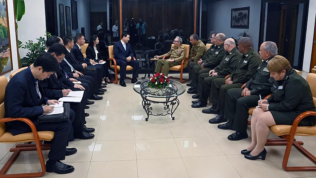 Raúl Castro se reunió con el ministro de Seguridad Pública y Consejero de Estado de China, Wang Xiaohong