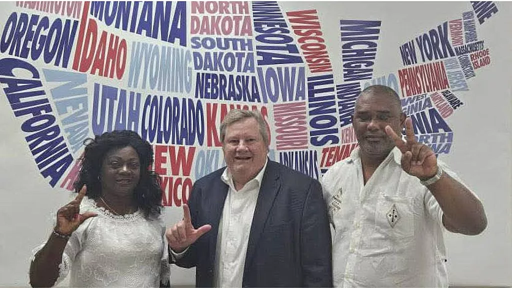 Soler y Moya junto al Jefe de Misión de la Embajada de los EEUU en Cuba