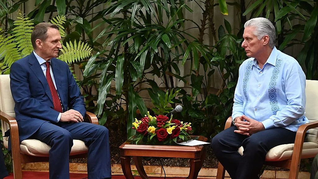 Díaz-Canel recibe a Serguey Naryshkin, director del Servicio de Inteligencia Exterior de Rusia, en el Palacio de la Revolución, en La Habana.