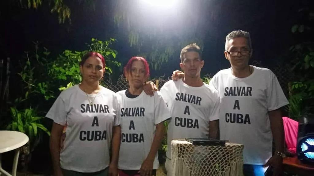 Cubanos dentro de la isla oran para acompañar la conferencia 'Salvar a Cuba'