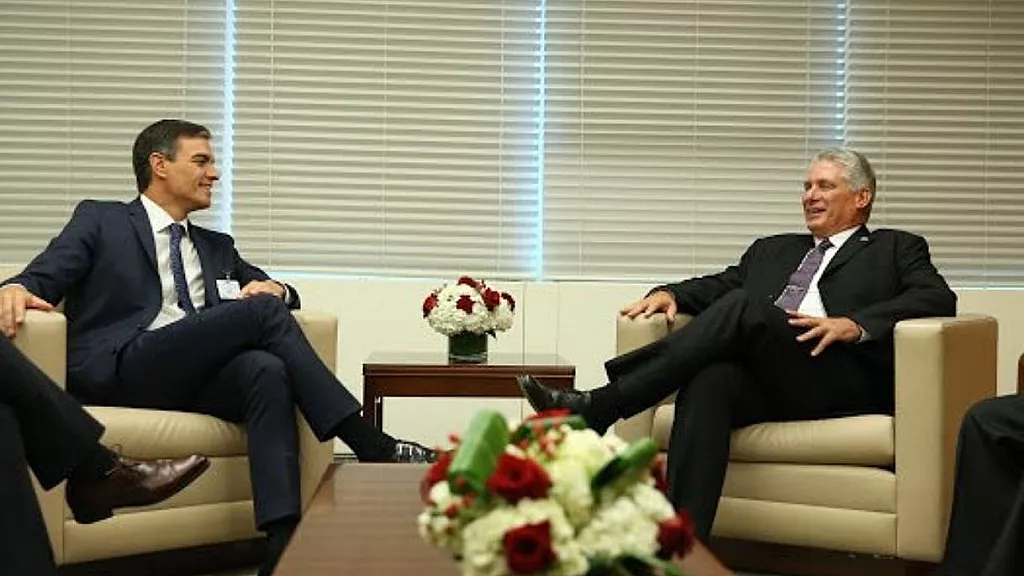 Pedro Sánchez junto a Miguel Díaz-Canel en 2018