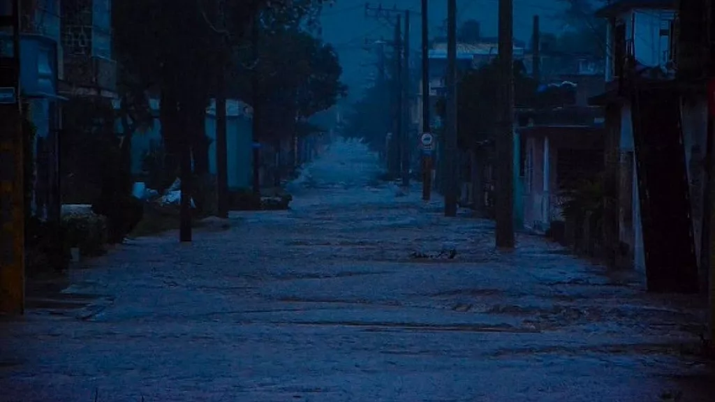 Huracán Melissa pasa por el oriente cubano.