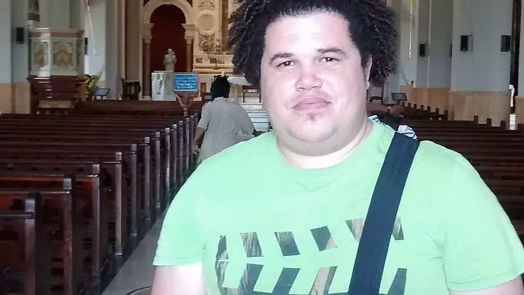 Profesor y académico Roberto Viña Martínez