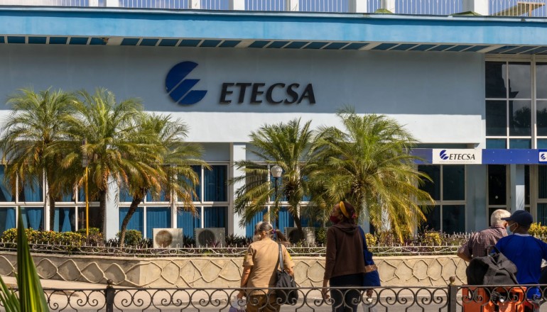 Etecsa anuncia "mantenimiento"
