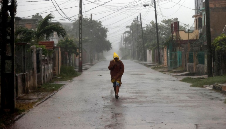 Huracán Rafael deja el occidente de Cuba apagado y con "severas afectaciones"