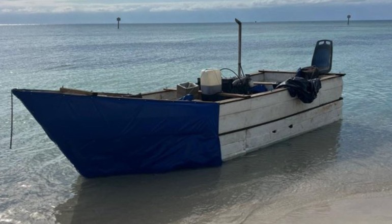 Arrestan a 10 balseros cubanos que llegaron a costas de Florida y ahora enfrentan la deportación 