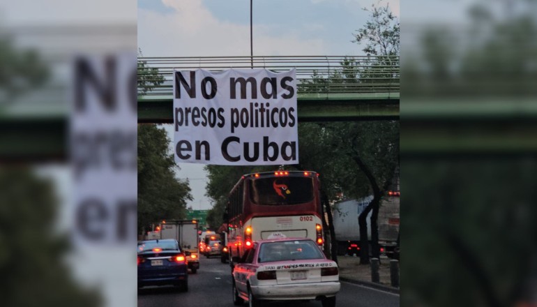 "No más presos políticos en Cuba": carteles contra el régimen en México