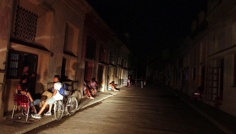 Se acerca el verano en Cuba y continúan los apagones