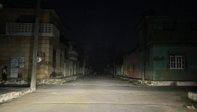 Cualquier calle de Cuba, completamente a oscuras