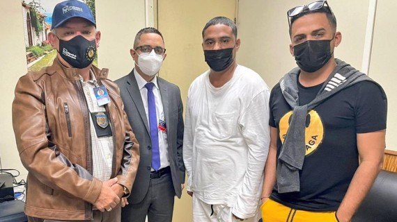 Autoridades de El Salvador y los periodistas cubanos. Foto: Twitter Procuraduría para la Defensa de los DDHH Autoridades de El Salvador y los periodistas cubanos. Foto: Twitter Procuraduría para la Defensa de los DDHH