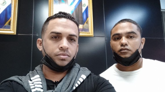 Asociación de Periodistas de El Salvador acompaña a reporteros cubanos varados Sin embargo, la Comisión Ejecutiva Portuaria Anónima (CEPA) no permitió que Fagoaga se reuniera personalmente con Valdés Cocho y Rodríguez