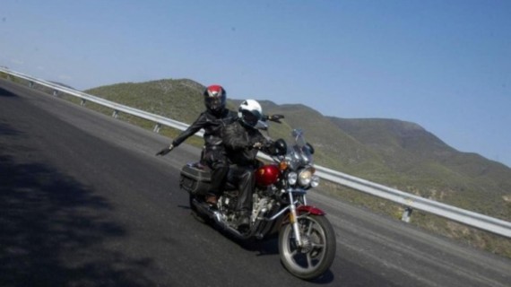 Cubanos intentan llegar en motocicleta a EEUU