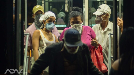 Se espera un fin de semana frío en La Habana El activista cubano Adelth Bonne pidió ayuda para las personas en situación de calle en la Isla, ya que serán las más afectadas por las bajas temperaturas