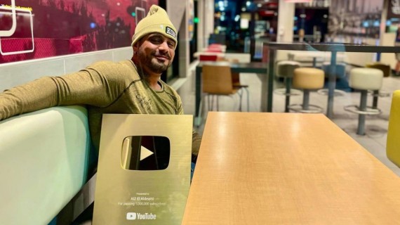 Aldo con su placa de YouTube Aldo con su placa de YouTube