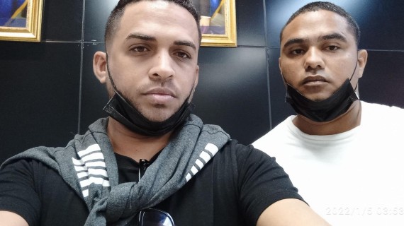 Héctor Luis Valdés y Esteban Rodríguez, durante su escala en El Salvador Héctor Luis Valdés y Esteban Rodríguez, durante su escala en El Salvador