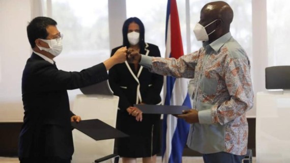 Firma del acuerdo. Foto: Yander Zamora Firma del acuerdo. Foto: Yander Zamora