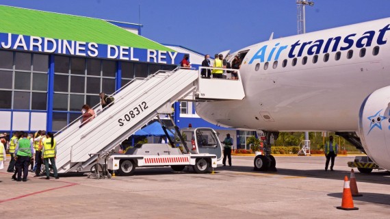 Avión de aerolínea canadiense Transat en Ciego de Ávila Avión de aerolínea canadiense Transat en Ciego de Ávila