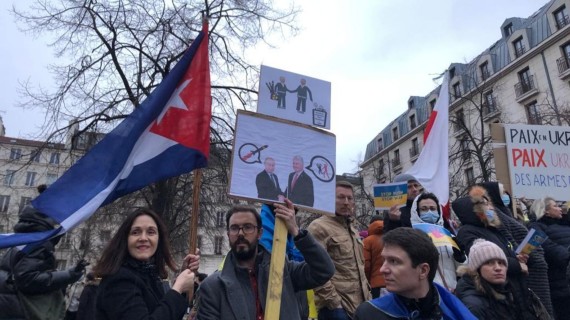 Cubanos protestan frente a embajada de Rusia en Paris "Esta manifestación era muy importante porque amanecimos con la noticia de la invasión rusa a Ucrania", agregó De la Guardia