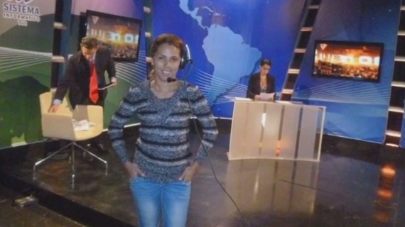 Periodista oficialista escapa y pide asilo en Colombia  La mujer, acompañada de su esposo, solicitó asilo político el 8 de febrero en Colombia para evitar su deportación