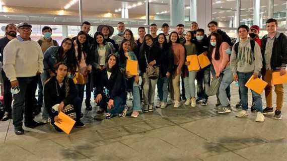 Estudiantes colombianos antes de llegar a Cuba (Foto PL) Estudiantes colombianos antes de llegar a Cuba (Foto PL)