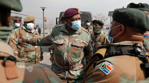 Militares sudafricanos (La Jornada) Militares sudafricanos (La Jornada)