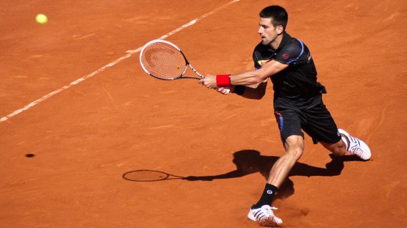 Tenista Novak Djokovic en acción. Foto: Yann Caradec Tenista Novak Djokovic en acción. Foto: Yann Caradec