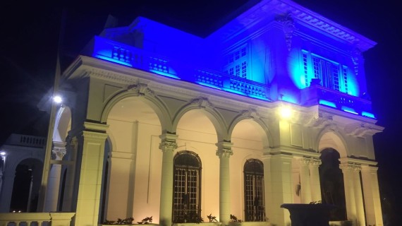 Embajada de Austria en La Habana de azul y amarillo en apoyo a Ucrania También desde el 5 de marzo la Embajada de España en La Habana se mantiene iluminada con los colores azul y amarillo en apoyo a Ucrania