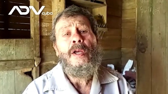 Ex auxiliar de policía cubano vive en la pobreza: "Lo que pido es no mojarme" La casa donde reside Matos desde hace 16 años está inhabitable. El techo es improvisado con unas tablas de madera, por donde entra el agua constantemente