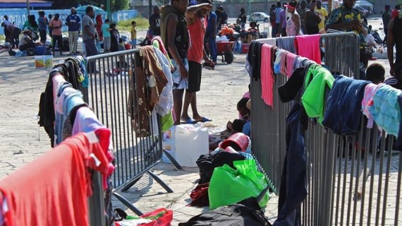 Un grupo de 50 migrantes estableció un campamento a las afueras de las oficinas del INM | EFE / Archivo