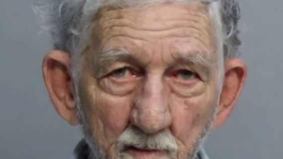 Lázaro Santana, hombre de 80 años, compareció en corte acusado de dos asesinatos. Lázaro Santana, hombre de 80 años, compareció en corte acusado de dos asesinatos.