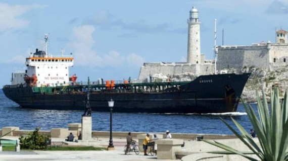 Petrolero venezolano entrando a la Bahía de La Habana (CubaNet) Petrolero venezolano entrando a la Bahía de La Habana (CubaNet)