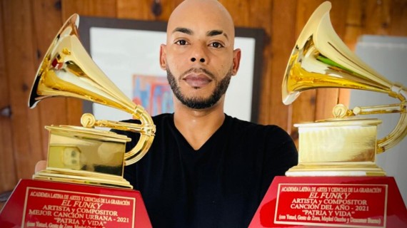 Funky recibe Latin Grammys de “Patria y Vida” Funky recibe Latin Grammys de “Patria y Vida”