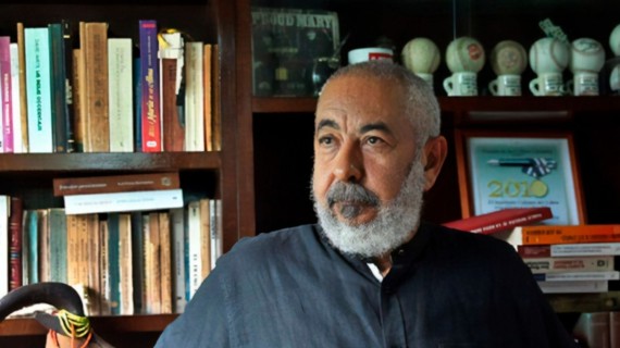 Padura: “Los jóvenes de La Habana emigran en búsqueda de un futuro mejor” Padura declaró a Infobae que "ahora mismo en Cuba, en La Habana, se levantan hoteles de cinco estrellas y se construyen algunas viviendas pero el resto de la ciudad se va deteriorando"