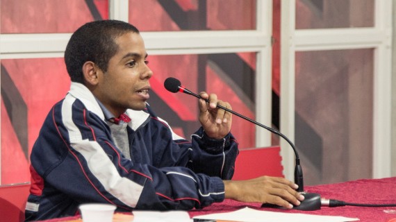 Yusuam Palacios pide a los cubanos luchar contra el capitalismo  La usuaria identificada como Day Reyna escribió: "Hasta la máscara que llevas puesta fue confeccionada en el capitalismo. ¡El socialismo no produce! Parásitos"