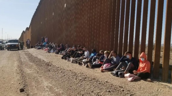 Migrantes cubanos detenidos en Arizona