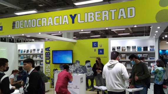 Stand del Programa Cuba en FILBo