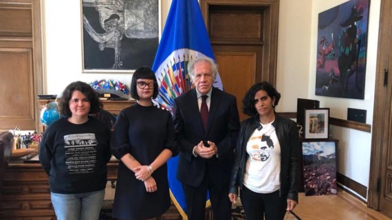 Activistas cubanas y Luis Almagro en la OEA. Foto: Twitter Activistas cubanas y Luis Almagro en la OEA. Foto: Twitter