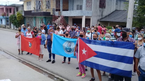 Acto de repudio a vidrieras de ETECSA que apedrearon durante un apagón De acuerdo con el medio oficialista Radio Sierra Maestra, el 19 de mayo se realizó en el municipio un 'acto de reafirmación revolucionaria', como ellos le llaman.