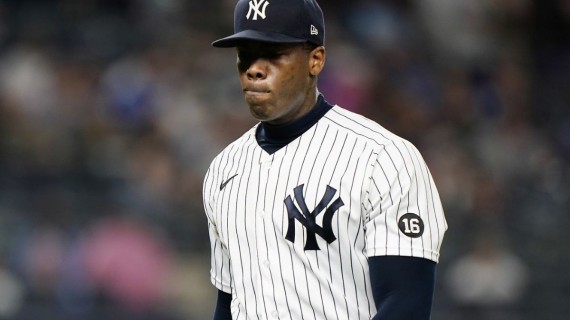 Aroldis Chapman y Yordenis Ugás invitan a los cubanos a que alcen