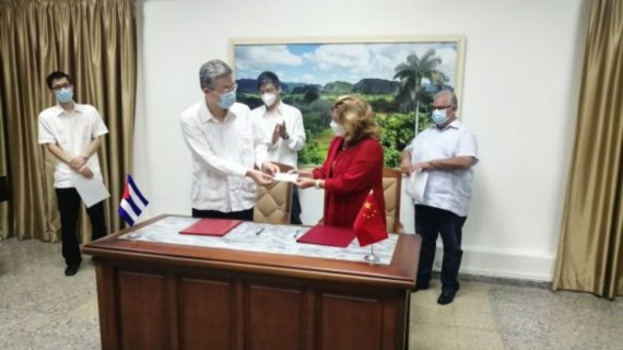 China dona 100.000 dólares y 5.000 paneles solares a Cuba. Foto: Twitter/@MINCEX_CUBA China dona 100.000 dólares y 5.000 paneles solares a Cuba. Foto: Twitter/@MINCEX_CUBA