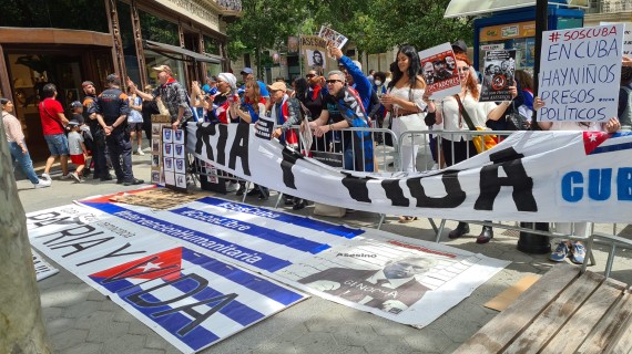 Manifestación de cubanos en Barcelona. Foto: Vladimir Hernández Manifestación de cubanos en Barcelona. Foto: Vladimir Hernández