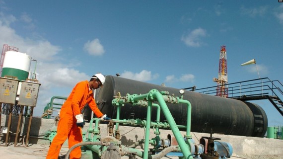 Empresa estatal anuncia que se percibirá olor fuerte a gas Energas señaló que la parada es causada por un salidero en el rehervidor de glicol -alcohol utilizado en el proceso de deshidratación del gas natural-, que ha sido detectado