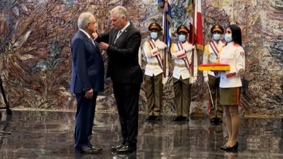Imponen orden José Martí a López Obrador Imponen orden José Martí a López Obrador