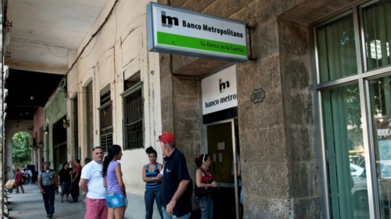 Régimen desmiente venta dólares sin límites a partir de junio en bancos de Cuba De acuerdo con la nota, dicha venta ocurrirá "cuando el país tenga las condiciones financieras para hacerlo -asunto que no será en el corto tiempo-"