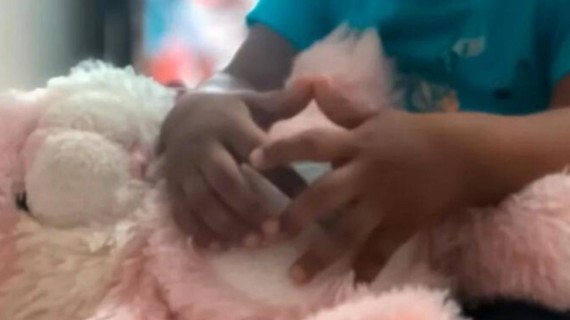 Recaudan fondos para que niña cubana de 3 años pueda escuchar Recaudan fondos para que niña cubana de 3 años pueda escuchar
