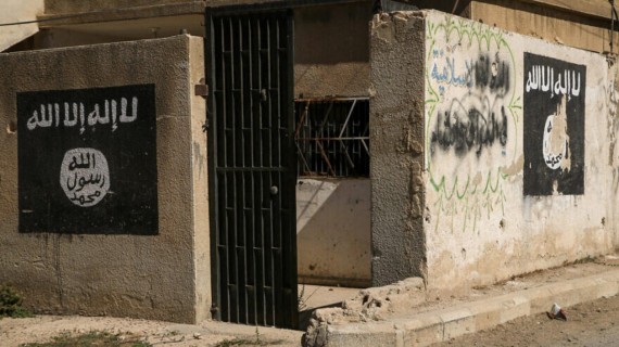Casa marcada con bandera de terroristas del Estado Islámico. Foto: Shutterstock Casa marcada con bandera de terroristas del Estado Islámico. Foto: Shutterstock