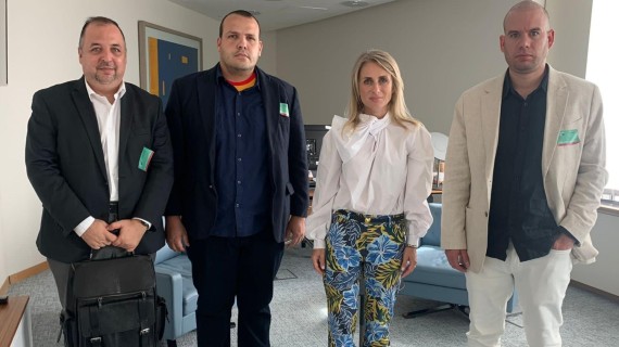 Dita Charanzová y activistas cubanos.